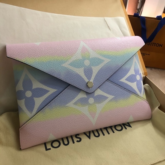 Louis Vuitton Escale Pochette Kirigami GM w/ tags